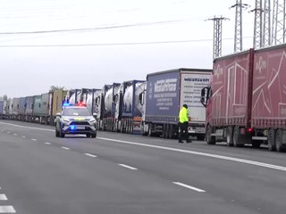 Vyzerá to ako malý zázrak. Kolóna kamiónov na východnej hranici je zrazu preč