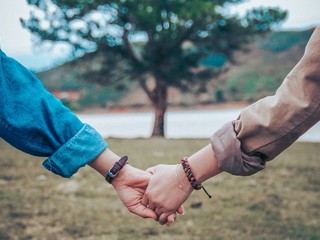 Podviedol ju priateľ: Neskutočné, čo od neho za neveru žiadala na oplátku!