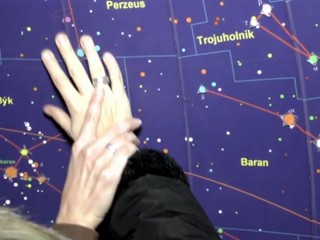 Unikát na Slovensku. Nevidiaci sa dotýkajú hviezd