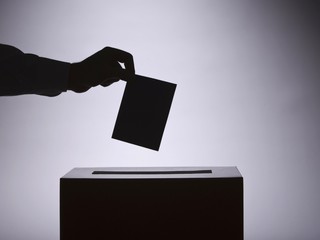 Lístky, obálky, urny. Všetci sa pripravujú na sobotné voľby. Až na obec Betliar