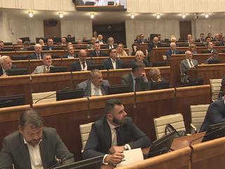 Koalícia v parlamente uťala jednu rozpravu, druhú okresala: Rokovanie o konsolidácii vyvolalo vášne