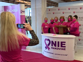 Rakovinu prsníkov má 30 tisíc žien. Boris Kollár hovoril o nedostatkoch v liečbe na Slovensku