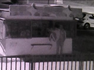 VIDEO: Dvaja muži vykradli stánok. Nedávno sa dostali na slobodu