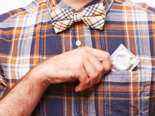 Zimbabwiansky minister zdravotníctva sa sťažoval na kondómy z Číny. Sú vraj veľmi malé