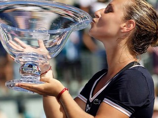 Cibulková v Stanforde titul neobháji, Hantuchová prešla 1. kolom