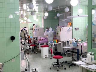 Aké budú sviatky na Slovensku je neisté. Odborníci odporúčajú lockdown aj počas Vianoc