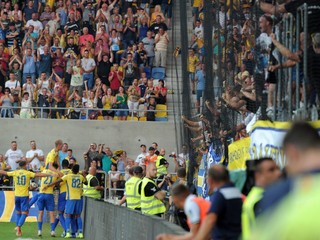 Šláger Dunajská Streda - Slovan nielen na HUSTE.tv, ale asi aj s fanúšikmi na tribúnach! Ako sa tam dostať?