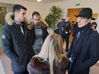 Podvody s pôdou a útoky na farmárov: V Kežmarku pokračoval súdny proces s Kuffovcami