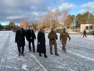 Jaroslav Naď a Ivan Korčok podpíšu zmluvu s Američanmi