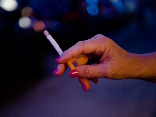 Každý piaty Slovák je závislý od nikotínu. Zabíja aj obľúbená kombinácia