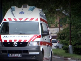 Medzi Jablonicou a Senicou prišlo k tragickej nehode. Cyklistka si nevšimla nákladiak