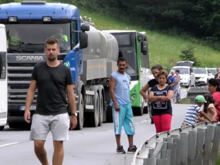 Traja zranení a rozmetané kusy. Čelná zrážka za Starou Ľubovňou