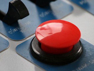 Existovalo niekedy v histórii samodeštrukčné tlačidlo?