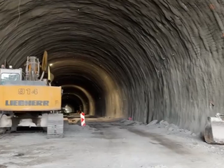 Pri razení tunela stavbári narazili na rádioaktivitu. Za socializmu tam vznikli uránové štôlne