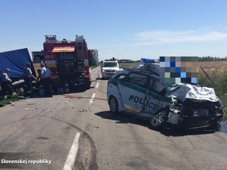 Tragická nehoda na juhu Slovenska. O život prišli dvaja policajti
