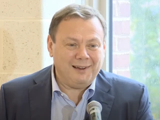 Nemôžem zaplatiť ani upratovačku: Sťažuje sa ruský oligarcha číslo jeden