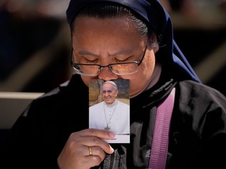 ONLINE: Pápež František bude odpočívať v miestnosti, do ktorej kedysi odkladali svietniky