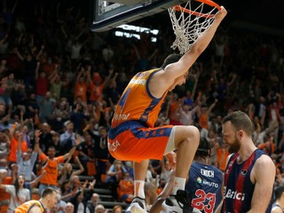 Katalánske derby aj repríza nedávneho finále v semifinále play-off