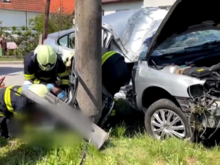 Tragédia na rovnej ceste: Po náraze do stĺpa vyhasol život muža