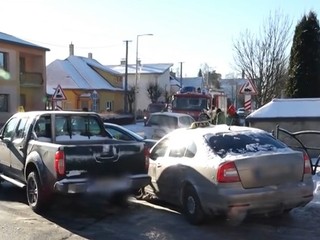 Dopravu skomplikovala nehoda. Došlo k zrážke štyroch áut
