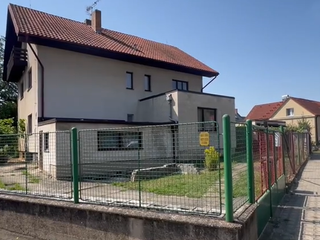 Polícia našla zviazaného 70-ročného deduška v jeho dome bez známok života