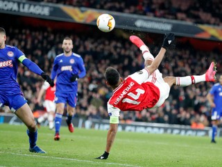 Nožničky nevystrihli postup Arsenalu, zato Škrtel ide ďalej