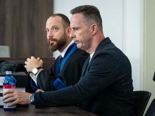 Policajta z kauzy Očistec súdia pre nezákonné lustrácie, vinu odmieta