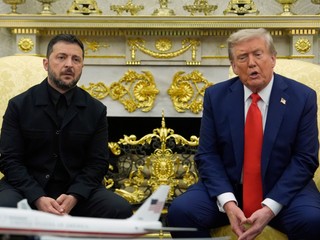 Americký novinár prekvapil. V živom vysielaní sa ospravedlnil Zelenskému