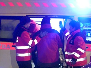 Dramatická noc v Detve. Obrovský požiar vyhnal z paneláku desiatky obyvateľov