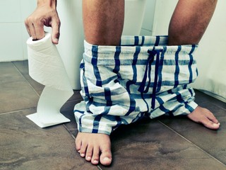 Muži strávia ročne na záchode 7 hodín. Chodia tam oddychovať