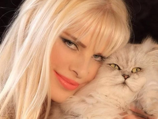 Cicciolina sa chce s Putinom vyspať výmenou za mier