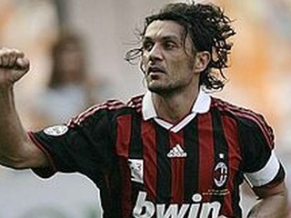 Maldini do Chelsea, Real ďalej skupuje a Lavezzi z Neapola do vyhnanstva