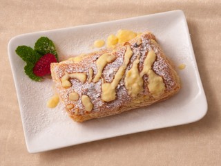 Vanilkovo-jahodové lístkové koláčiky s mascarpone a čokoládou