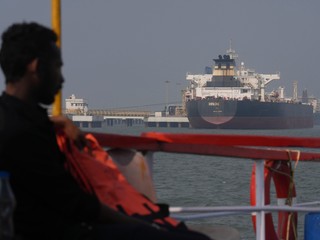 Čo je Hormuzský prieliv a prečo je kľúčový pre svetovú ropu?