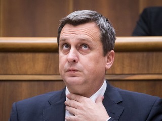 Priamy prenos: Andreja Danka poslanci z funkcie neodvolali