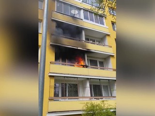 Požiar balkóna zničil časť bytu, hasiči zachránili majetok v hodnote 150-tisíc eur