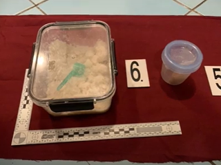 Hašiš, kokaín, pervitín a ďalšie drogy. Česká polícia stíha 14 ľudí kvôli dovážaniu drog zo Slovenska