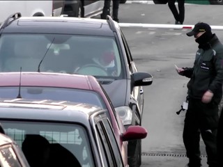 Na hraničnom priechode s Ukrajinou obvinili policajtky z prevádzačstva. Nejde o prvý prípad obvinenia policajných zložiek