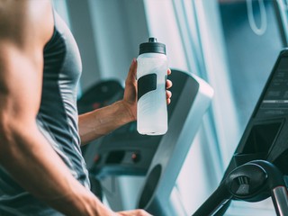 Ste dostatočne hydratovaný? Zistite to pomocou TOHTO jednoduchého triku!