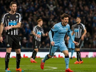 Citizens sfúkli Newcastle 5:0 a blížia sa k Chelsea