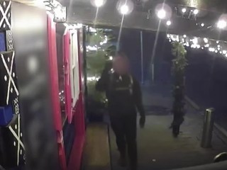 Zlodej sa pred krádežou pozeral do kamery, policajti ho už vypátrali