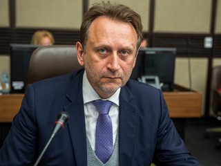 Kauzu dotácie pre bývalého ministra Vlčana vyšetruje NAKA