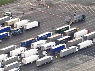 Ľudia, kvôli mutácii koronavírusu a zákazom letov, ostali v Británii zaseknutí