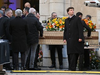 Rozruch na poslednej rozlúčke s Brigitte Bardot. Prišla aj kontroverzná odsúdená politička