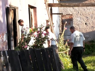 Pri Zvolene zhorel dom. Hasiči v ňom našli dve osoby