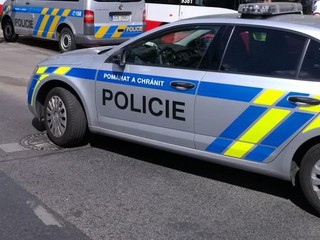 Záchranári oživovali opilca, po prebudení na nich vytiahol nôž