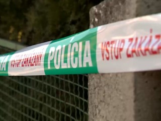 Krvavý útok na dôchodcu: Podozrivý mladík utekal aj cez rieku