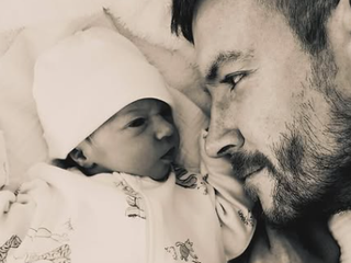 Polívkovo bábo sa narodilo predčasne, jeho slávny otec úprimne zhodnotil prvé týždne!