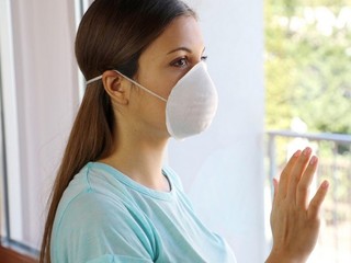 Podľa lekára Visolajského dokáže jeden človek nakaziť ďalších štrnásť