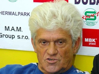 V DAC ukecali zbitého starého pána